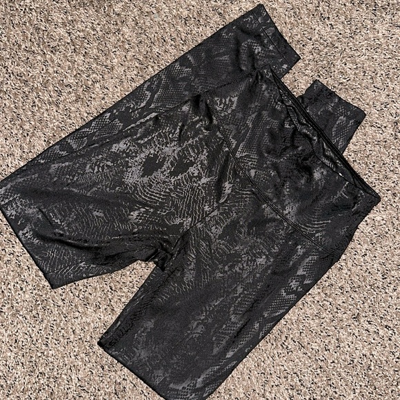 American Eagle Snake/reptile print Leggings - Picture 1 of 3